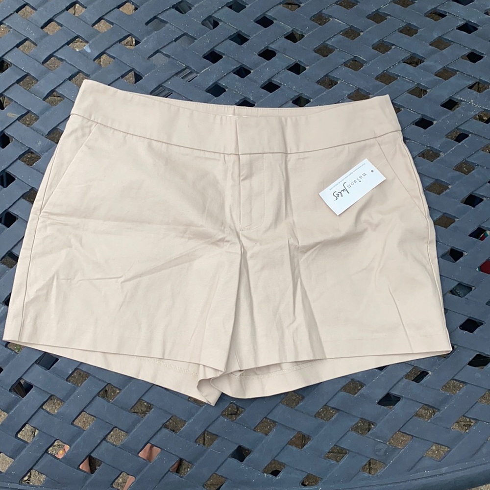 ✅NWT- Maison Jules tan shorts. Women’s size 8.